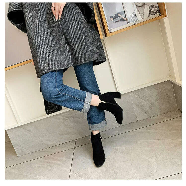 Women's Chunky Heeled Ankle Boots – Side Zipper