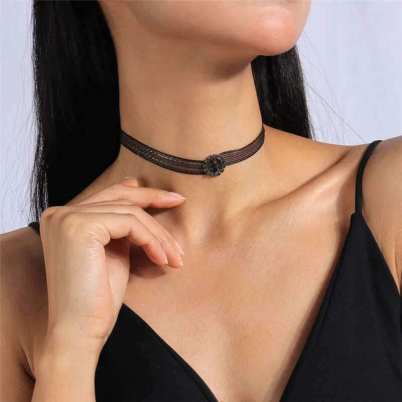 Fashion Sexy Black Velvet Chokers Necklaces Punk Style Statement Crystal Love Hearts Necklace For Women Party Jewelry