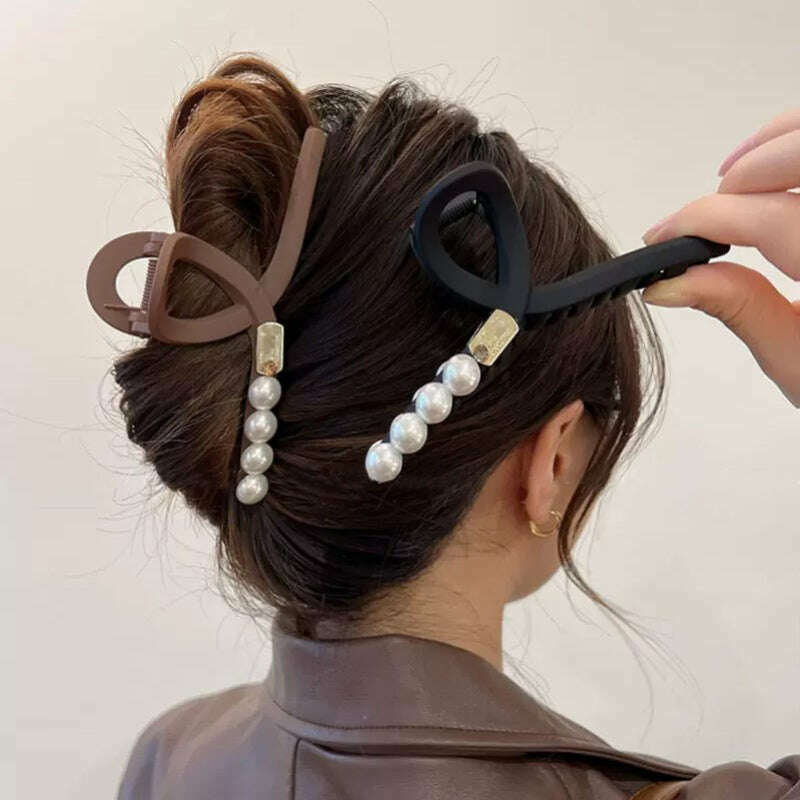 Vintage Korean Pearl Hair Claw Clip