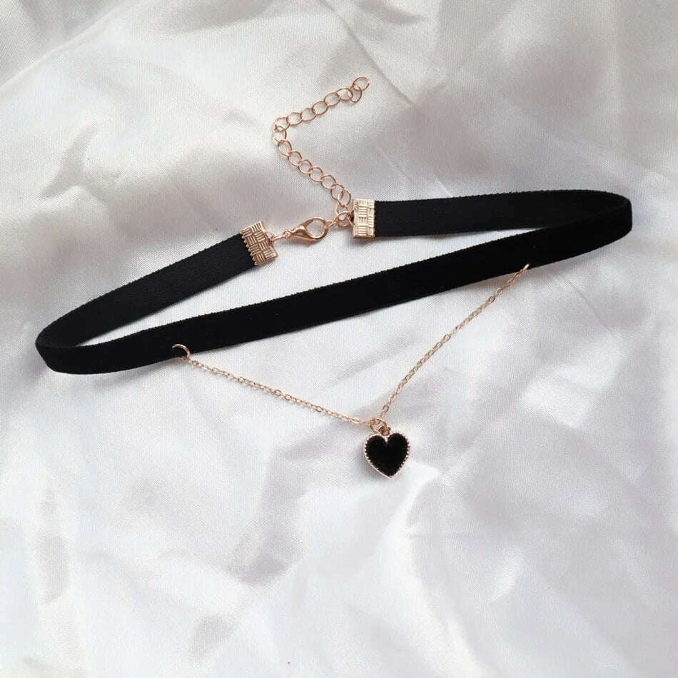 Red & Black Sexy Velvet Heart Choker for Women Neck Clavicle Necklace Lady Jewelry Accessories Girl Gift Lace Gothic