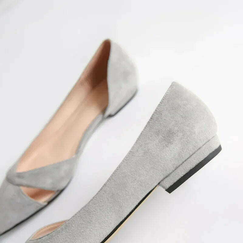 Suede flats, pointed toe, pure color, pink or black.