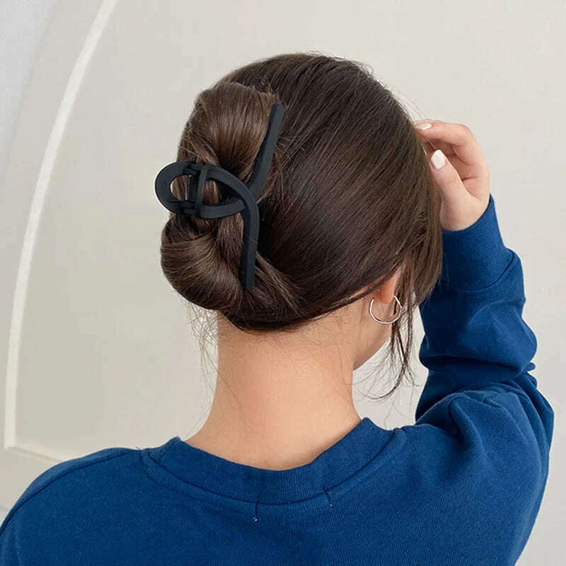 Elegant Black Geometric Hair Claw.