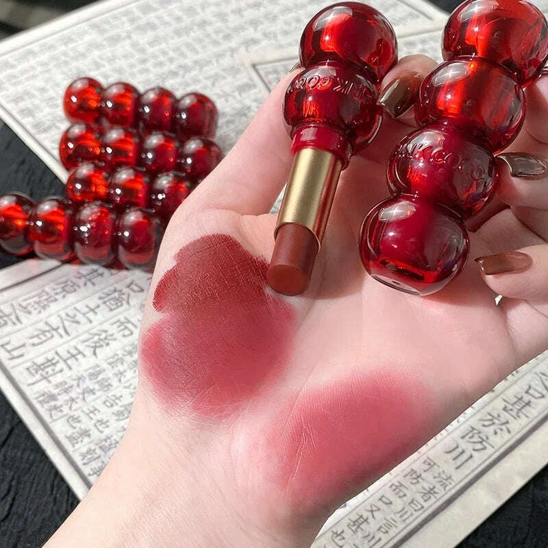 Waterproof Velvet Matte Lipstick – Long-lasting Lip Tint