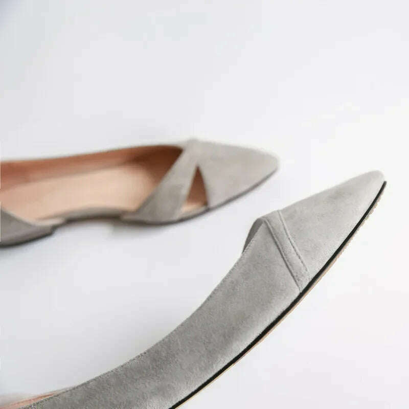 Suede flats, pointed toe, pure color, pink or black.