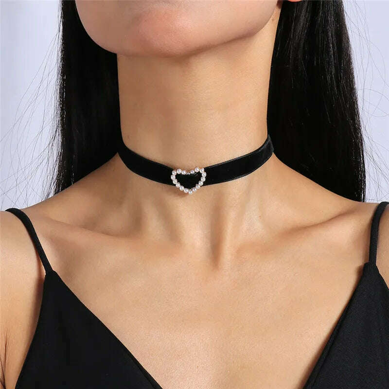 Fashion Sexy Black Velvet Chokers Necklaces Punk Style Statement Crystal Love Hearts Necklace For Women Party Jewelry
