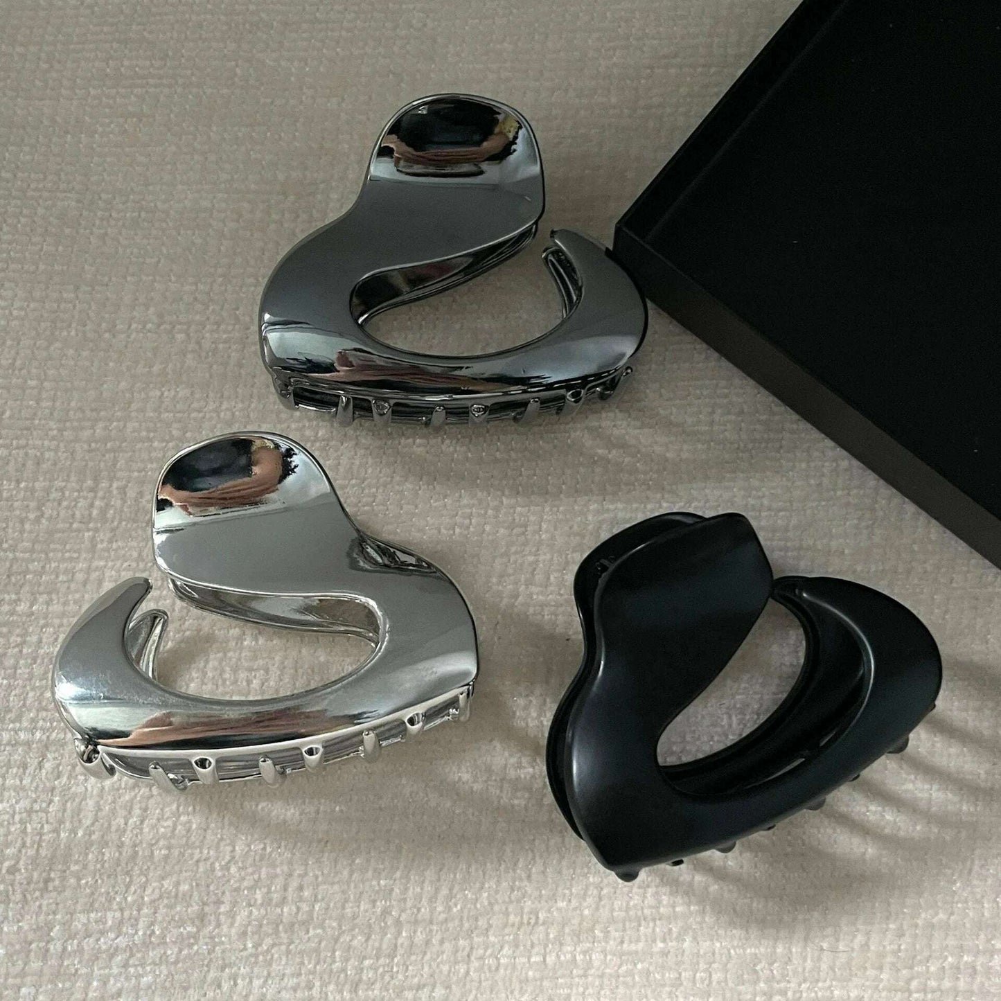 Elegant Hollow Geometric Metal Hair Claw