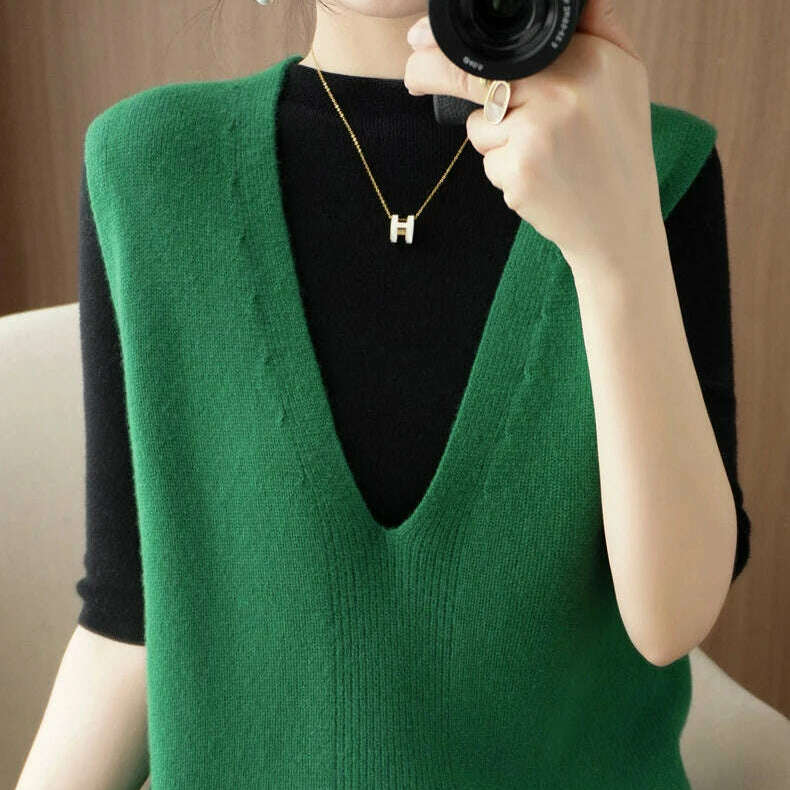 Autumn Knit V-Neck Vest – Loose, Solid, Stylish Layering - D&M Boutique