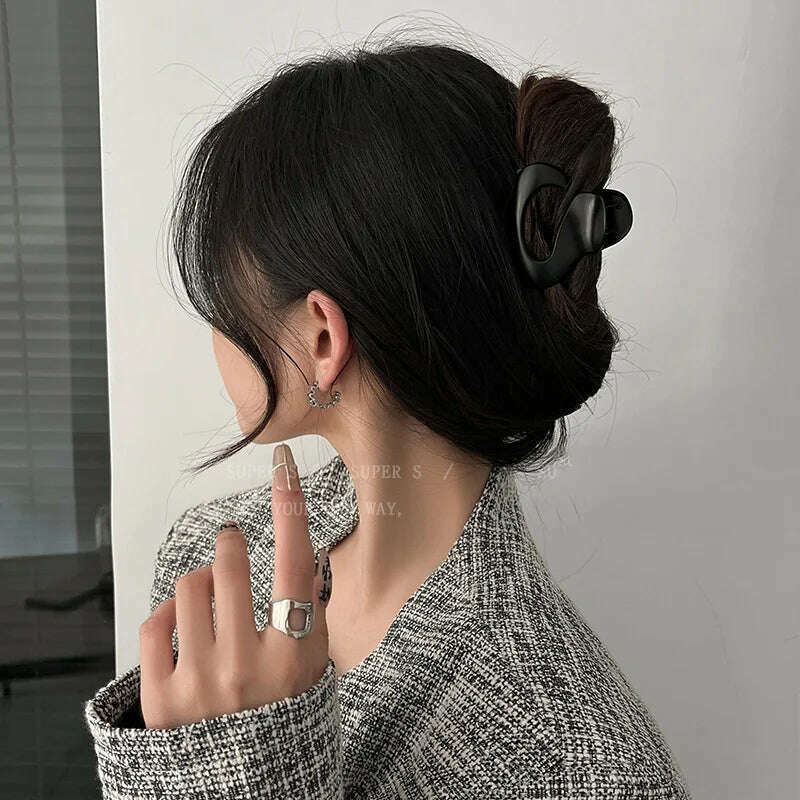 Elegant Hollow Geometric Metal Hair Claw
