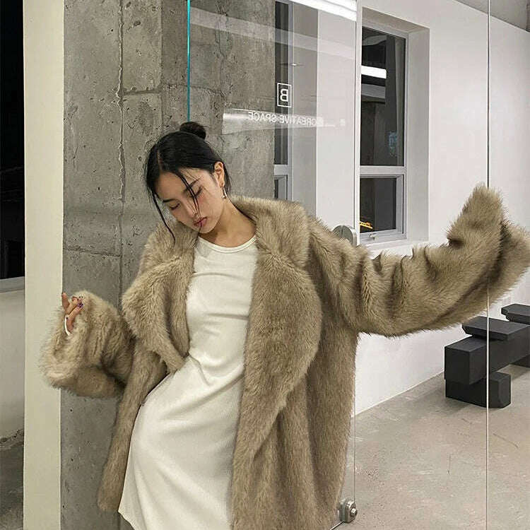 Lautaro Winter Loose Faux Fur Coat for Women – Luxury & Comfort