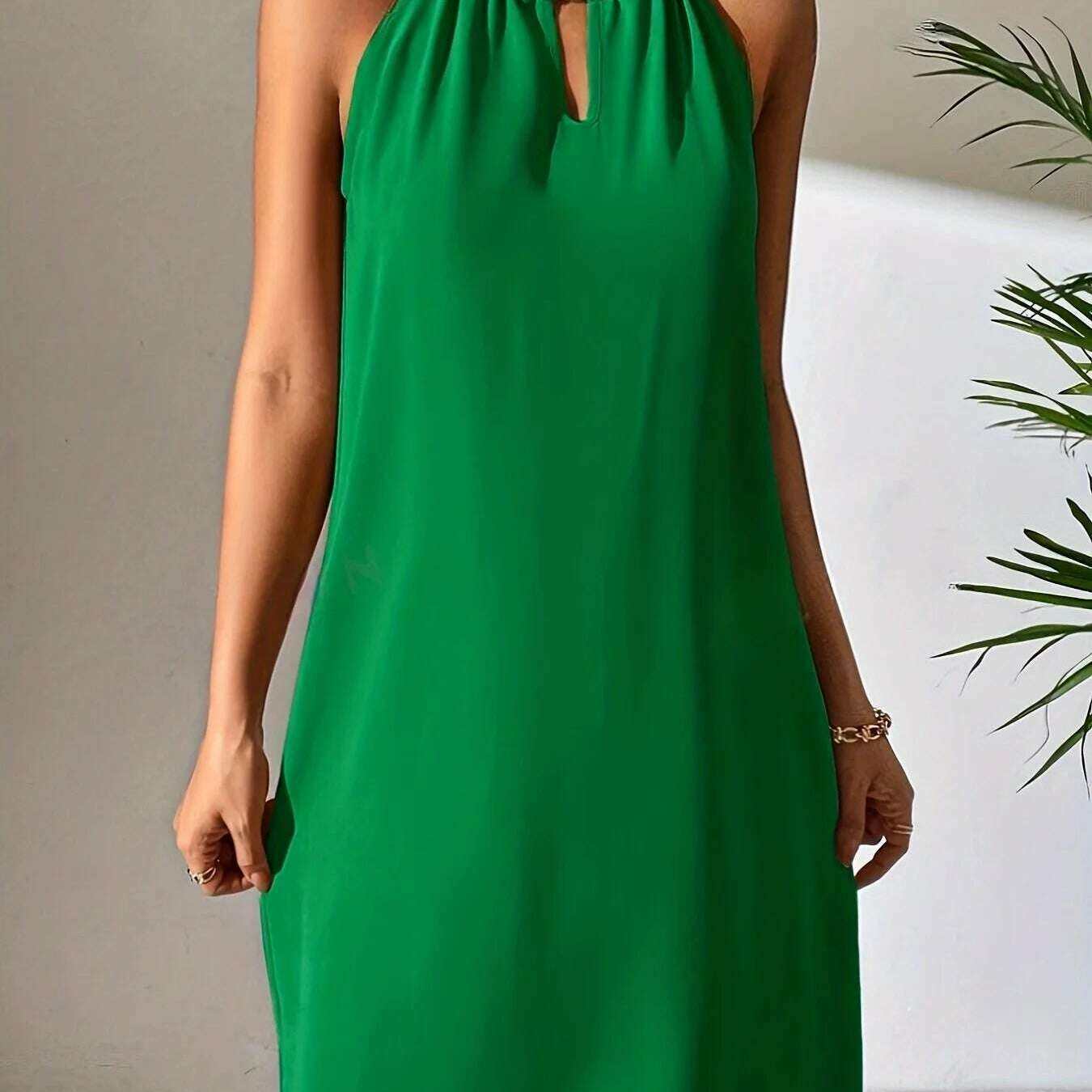 Elegant Green Halter Dress – Sleeveless, Chic Vacation Wear