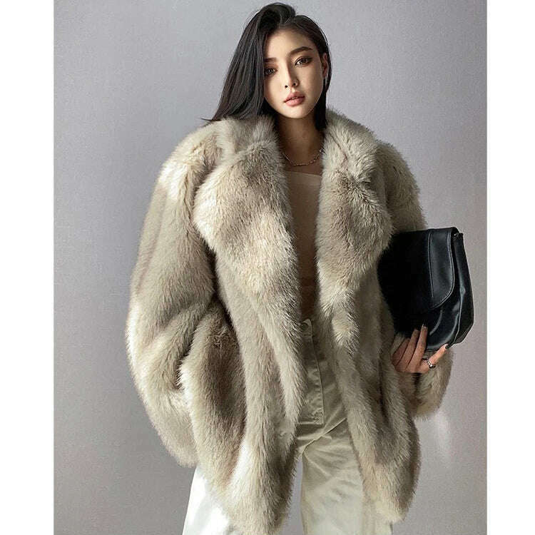 Lautaro Winter Loose Faux Fur Coat for Women – Luxury & Comfort