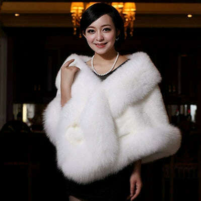 Elegant Faux Fur Bridal Wrap – Perfect for Winter Weddings