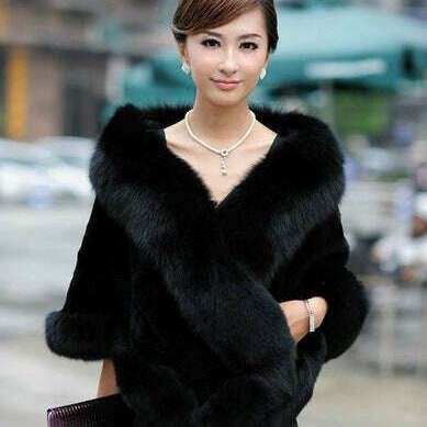 Elegant Faux Fur Bridal Wrap – Perfect for Winter Weddings