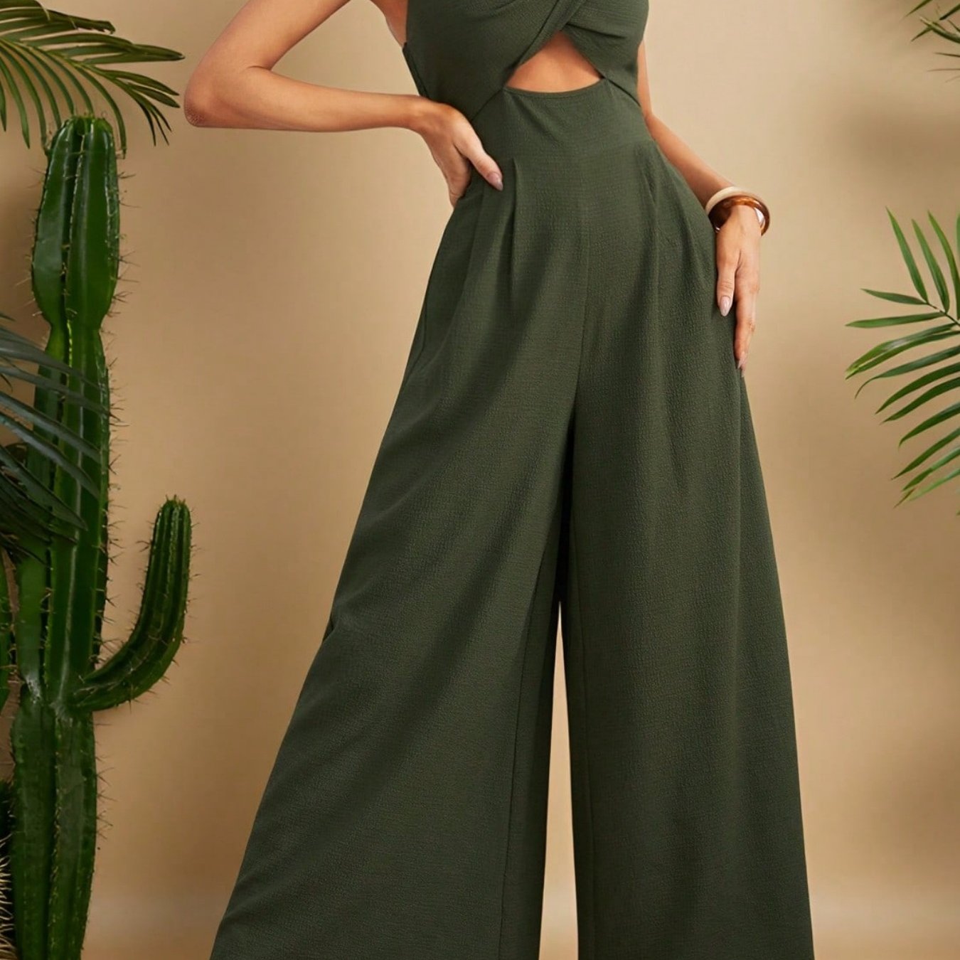 Women'S Elegant One-Piece Overalls Romper - Formal to Casual Outfit, Smocked Front & Waist, Easy-to-Wear Jumpsuit for Parties, Office, Casual Attire - Spring/Fall Clothing, Party Attire, Vneck Design, Flowy Fabric, Office Att