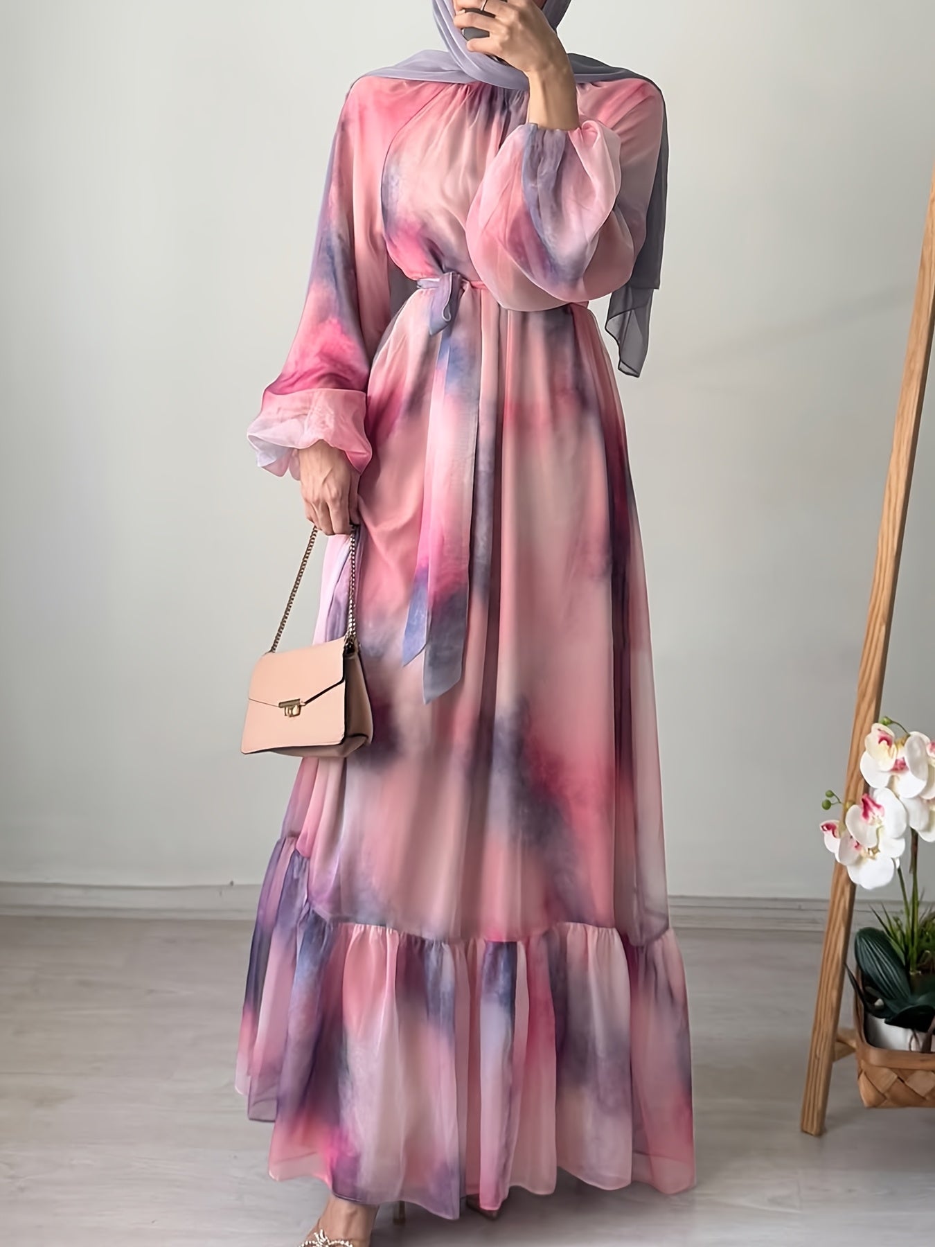 Elegant Long Dress with a Round Neck, Tie-Dye Design, And Waist Belt, Perfect for Casual Gatherings And Vacations in The Middle East for Muslim Women (Headscarf Not Included).