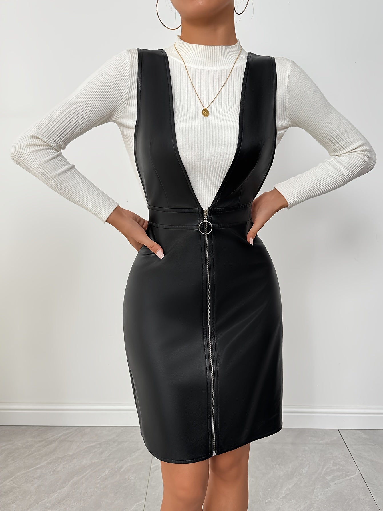 Elegant Black Zip-Up Bodycon Dress – Sleek & Versatile