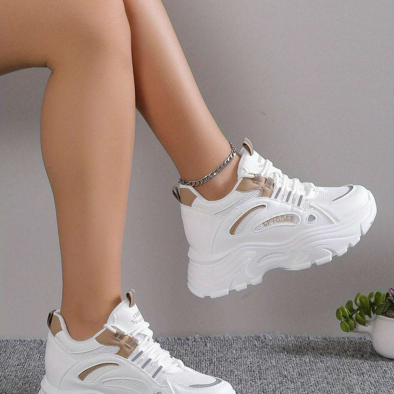 Women's Lightweight Solid Color Mesh Sneakers