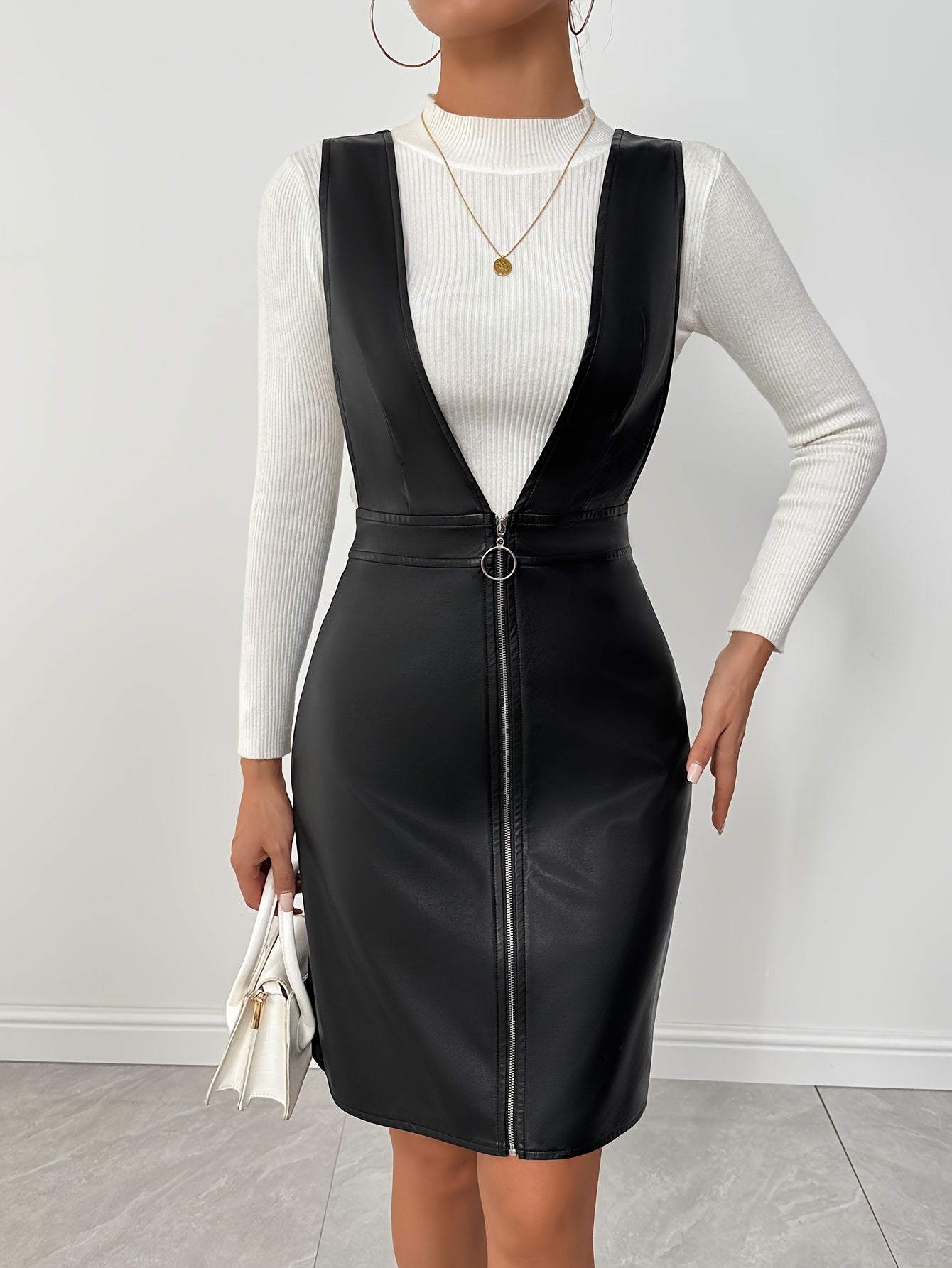 Elegant Black Zip-Up Bodycon Dress – Sleek & Versatile