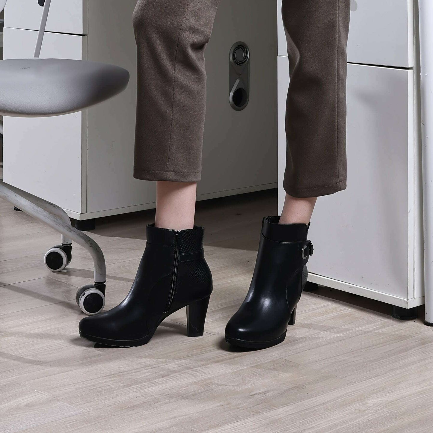 Black Elegant Chunky Heel Boots