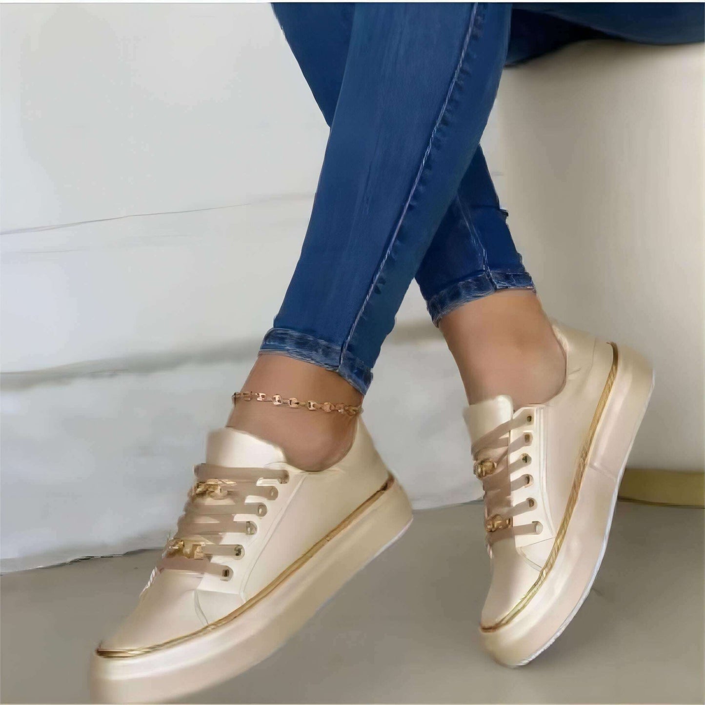 Comfy Low-Top Canvas Women's Sneakers