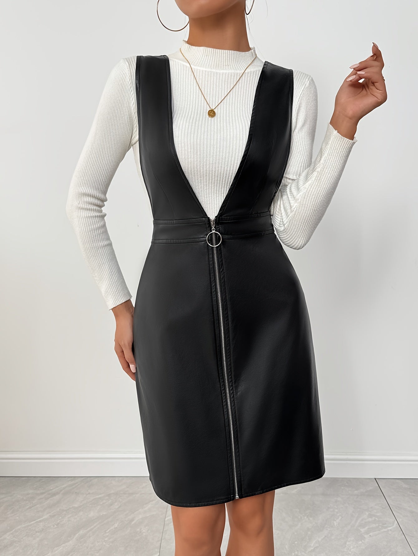 Elegant Black Zip-Up Bodycon Dress – Sleek & Versatile