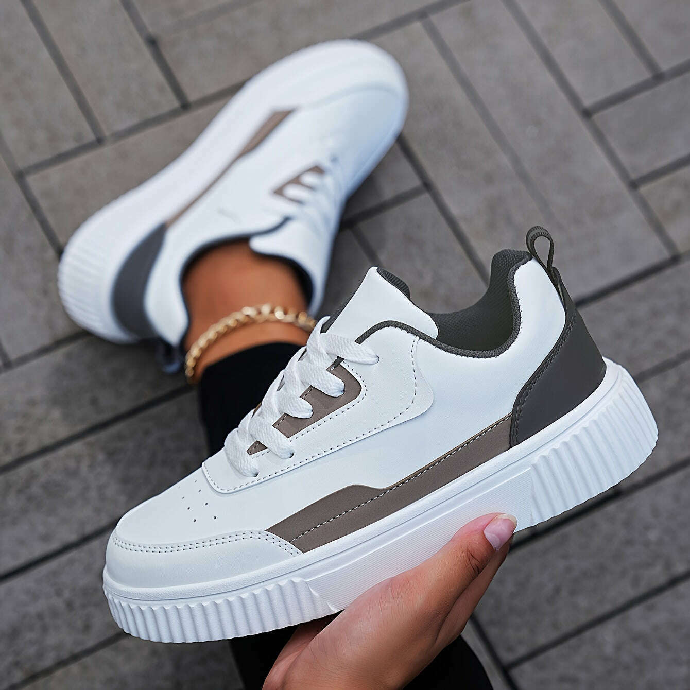 Women's Trendy Skate Shoes Lace-Up Casual Low Top Sneakers