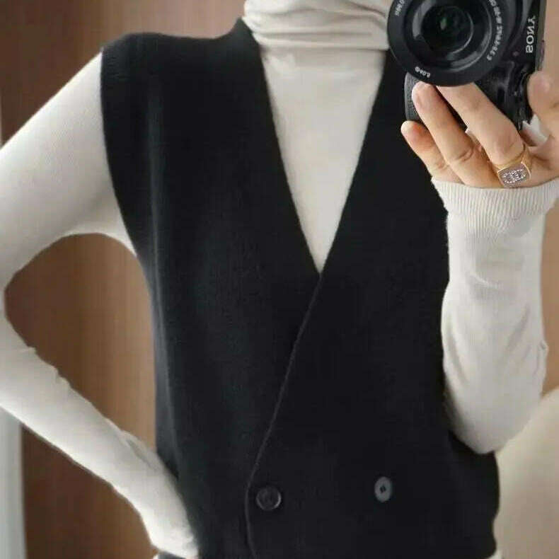 2024 Knitted Cardigan Vest: Loose, Casual Sleeveless Sweater