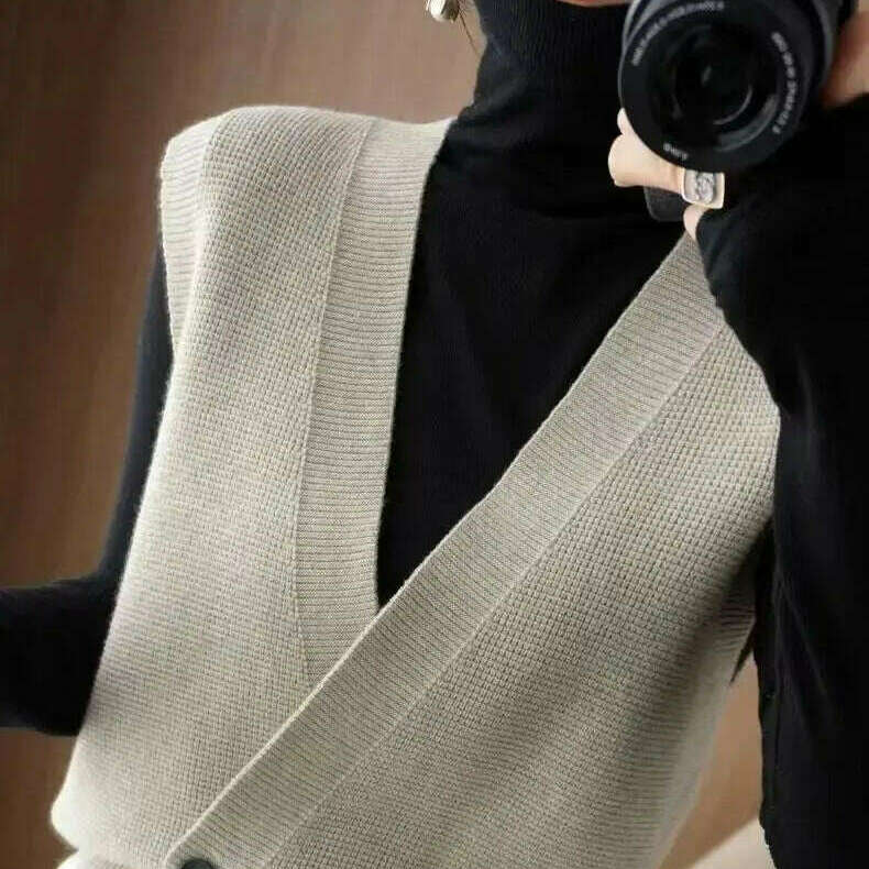 2024 Knitted Cardigan Vest: Loose, Casual Sleeveless Sweater