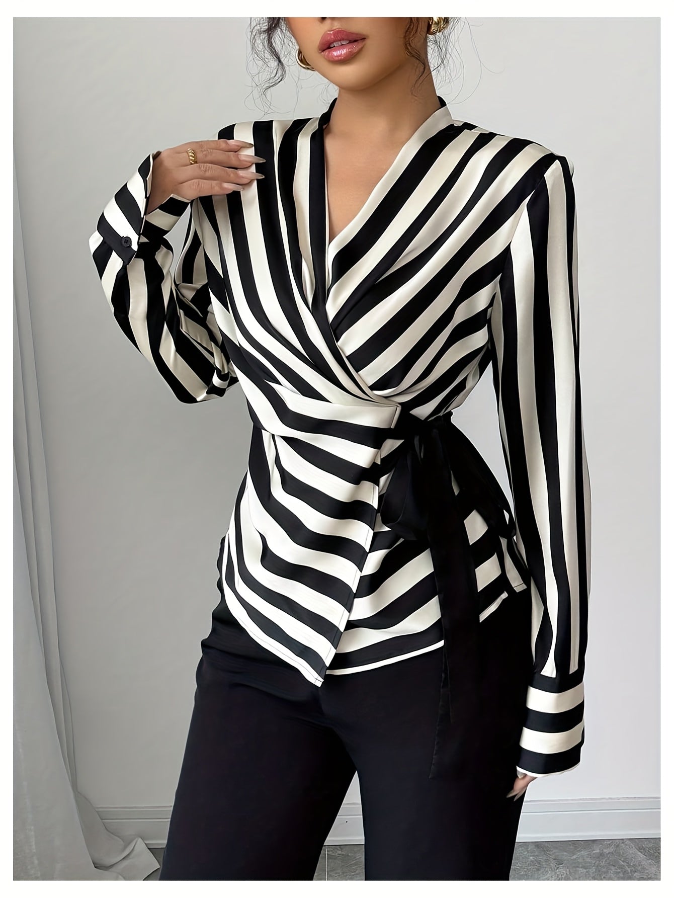 [Stylish, Button-Up Shirt] Stylish, Versatile Women's Long Sleeve Button-Up Shirt - V-Neck, Black & White Striped Pattern, Regular Fit, All-Season Top for Casual or Formal Wear